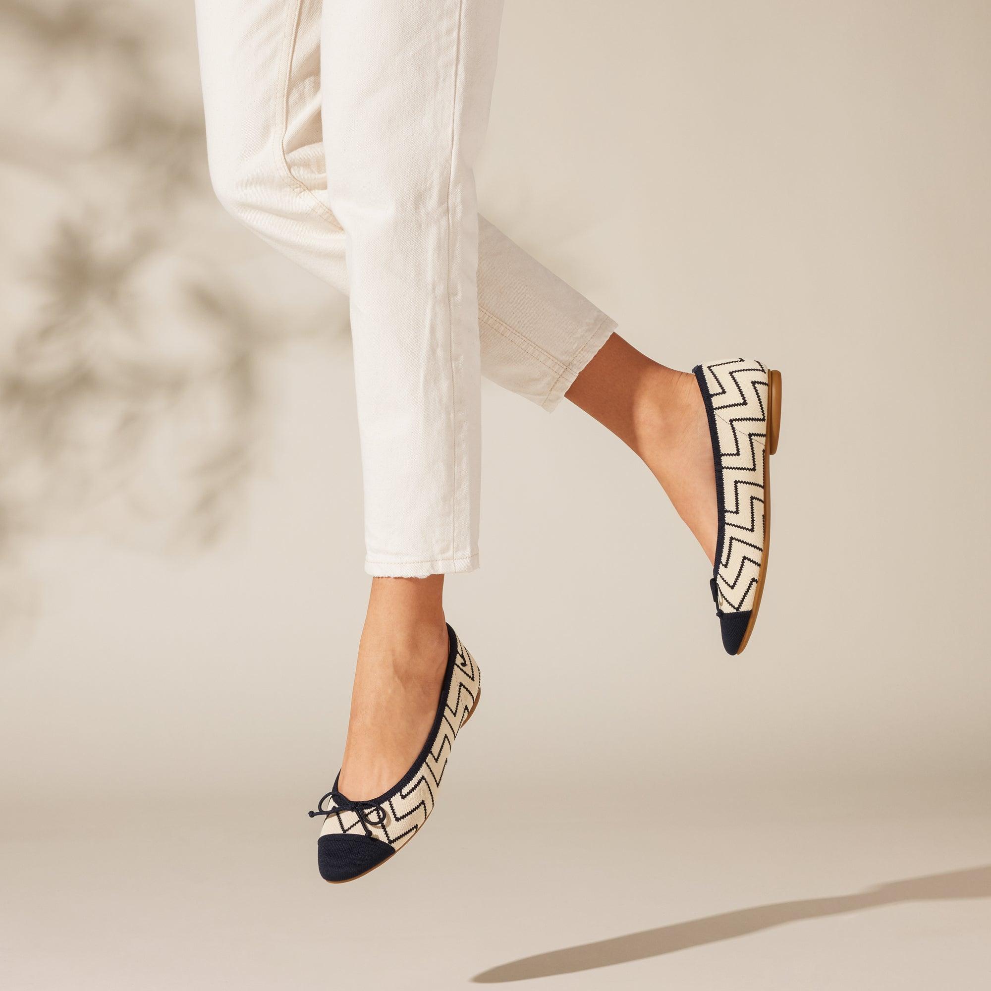 [Tiana] Almond toe flat shoes